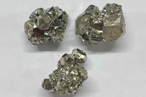 DRUSAS, BONSAIS Y COMPLEMENTOS | PIRITA COCOS 3X4CM APROX. (DE 30 A 50GR)