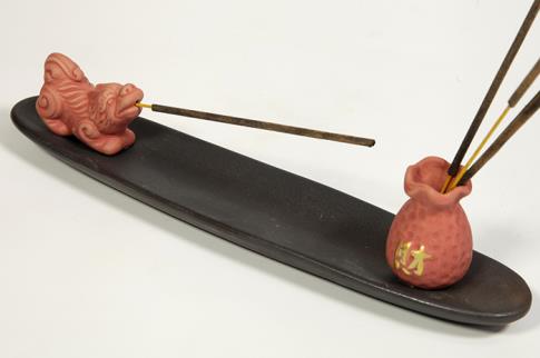 PORTAINCIENSOS | PORTAINCIENSO GONDOLA SACO Y DRAGON COLOR ROJO 25X5CM
