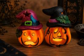 HADAS, BRUJAS Y FANTAS�A | PORTALUMINAS CALABAZA HALLOWEEN CON SOMBRERO DE BRUJA 10 X 7 CM. (MODELOS SURTIDOS)