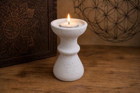 CANDELABROS Y PORTAVELAS | PORTAVELAS COLOR BLANCO EFECTO PIEDRA  10 X 6 CM.