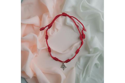 PULSERAS | PULSERA 7 NUDOS ROJA CON DIJE NUDO DE BRUJAS PLATA