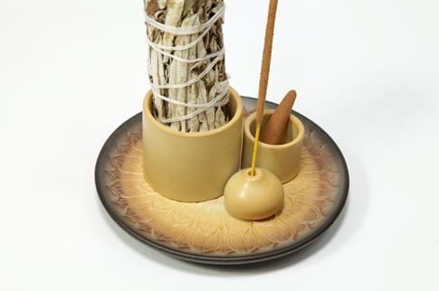 PORTAINCIENSOS | QUEMADOR DE ATADITOS, PALO SANTO E INCIENSO TONO TIERRA 13CM