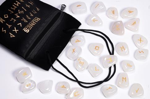 RUNAS | RUNAS CUARZO CRISTAL (25 PIEZAS 2CM APROX.)