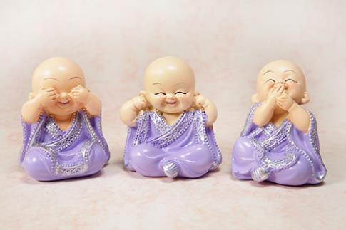 FIGURAS DIOSES, BUDAS Y MONJES | SET DE 3 FIGURAS RESINA BUDAS NO VEO, NO OIGO, NO HABLO. COLOR LILA 6X7CM