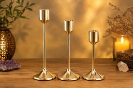 CANDELABROS Y PORTAVELAS | SET DE 3 PORTAVELAS COLOR DORADO 15 / 18,5 / 21,5 CM.