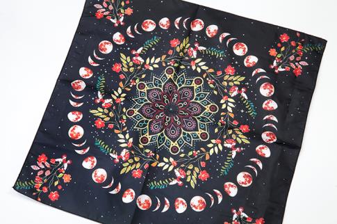 TAPETES | TAPETE / PAUELO MANDALA CON LUNITAS Y DETALLES FLORALES 50X50CM
