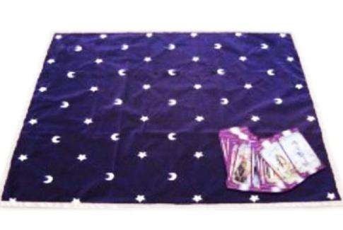 COMODIN | TAPETE TERCIOPELO BORDADO LUNA Y ESTRELLAS 80X80 CM. NEGRO