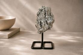 DRUSAS, BONSAIS Y COMPLEMENTOS | TARAMITA "ESCOBA DE BRUJA" SOBRE BASE METAL COLOR NEGRO 14 X 6 CM.