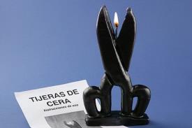 FIGURAS DE CERA | TIJERA DE CERA NEGRA (12x21 cm)