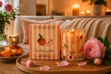 VELA AROMÁTICA DE SOJA MELOCOTÓN Y PEONIA EN VASO DE CRISTAL CON CAJA DECORADA 9X8CM VELA AROMÁTICA DE SOJA MELOCOTÓN Y PEONIA EN VASO DE CRISTAL CON CAJA DECORADA 9X8CM
