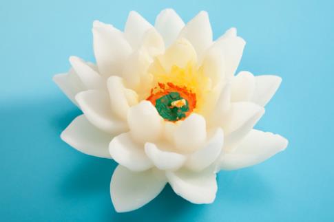 FIGURAS DE CERA | VELA FIGURA FLOR DE LOTO 8.5 X 4 CM.