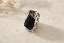 ANILLO METAL ALARGADO CON TURMALINA (AJUSTABLE) ANILLO METAL ALARGADO CON TURMALINA (AJUSTABLE)