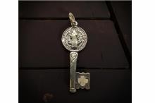 COLGANTE PLATA LLAVE MEDALLA DE SAN BENITO COLGANTE PLATA LLAVE MEDALLA DE SAN BENITO