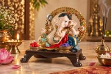 FIGURA GANESHA MULTICOLOR RECOSTADA SOBRE DIVAN 15X17CM FIGURA GANESHA MULTICOLOR RECOSTADA SOBRE DIVAN 15X17CM