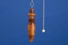 PENDULO DE MADERA 7,5 CMS X 1.8 CMS Ø, 12 GRAMOS PENDULO DE MADERA 7,5 CMS X 1.8 CMS Ø, 12 GRAMOS
